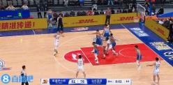 連續(xù)吃癟！克里斯先是籃下被李炎哲大帽&又被李炎哲生斷
